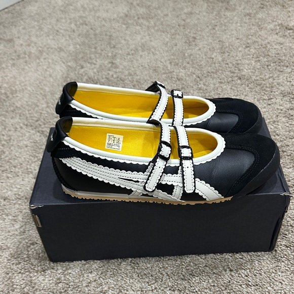 Onitsuka Tiger by Asics Kids Black and White Dress Shoes - Picture 4 of 8